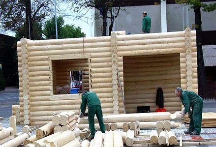 Building a log home