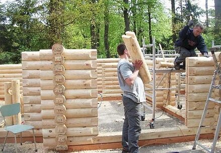 Building a log house
